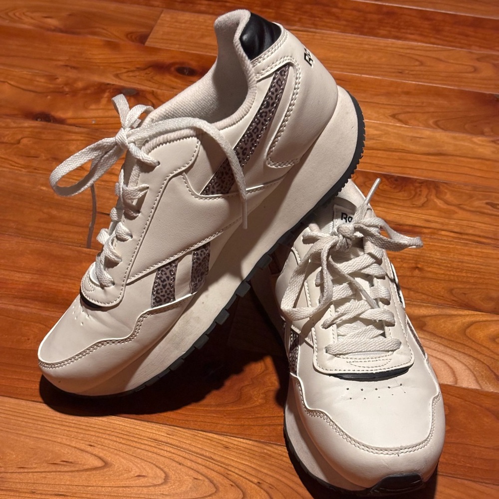 Size 8.5 Women’s Reebok Harman Run Double Shoes Classic Leather Beige Sneakers